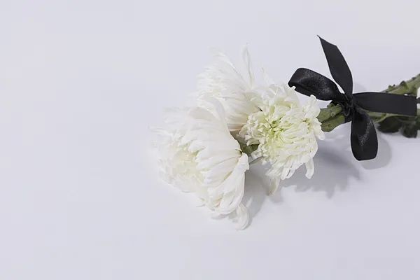 <b>凯发k8旗舰厅app下载手机版|被一帮同学拉到没人的地方|高考601分读殡葬：让</b>